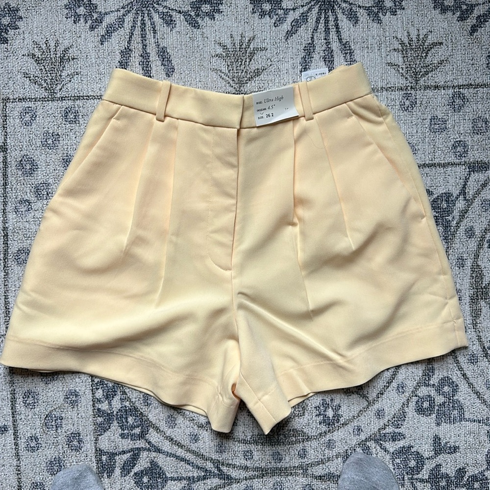 Abercrombie & Fitch Ultra High Pleated shorts.